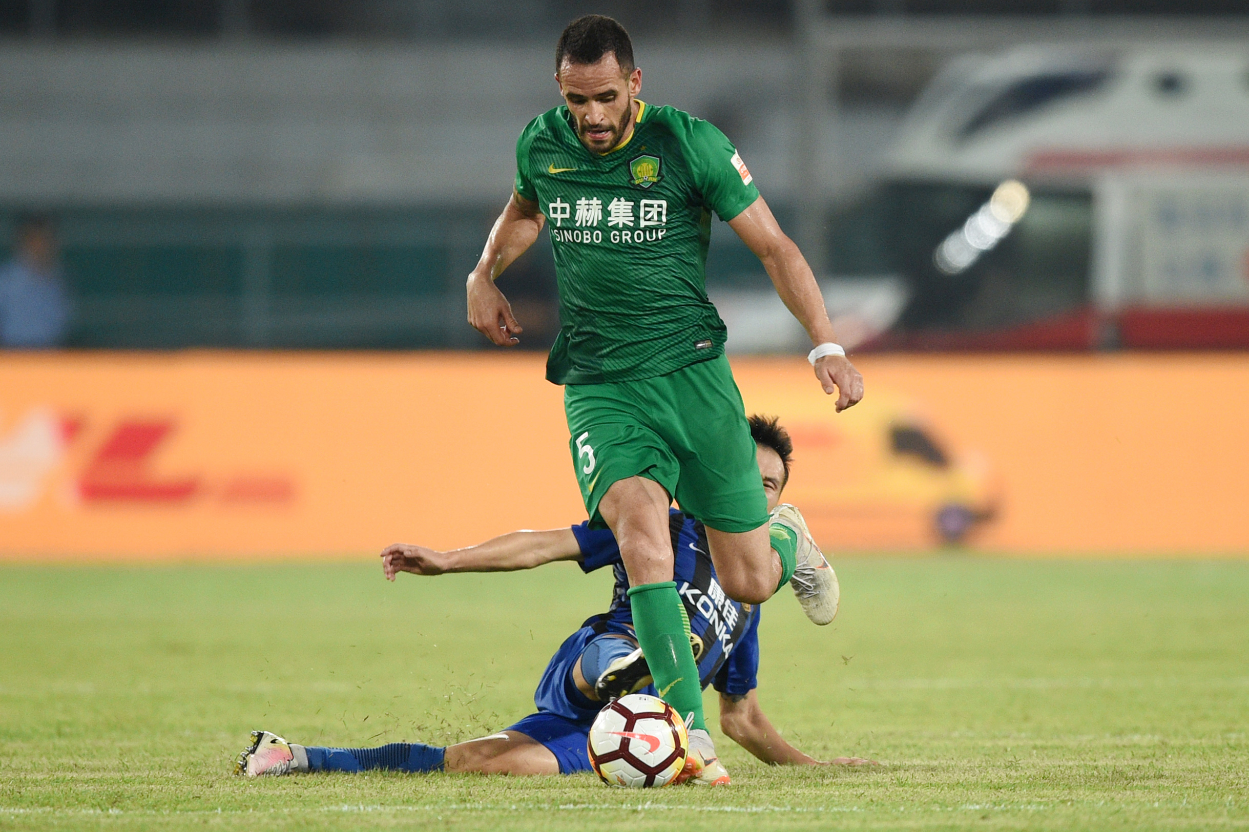 开云体育在线-虎踞榜首:江苏苏宁主场击败北京人和,稳固领先位置的简单介绍