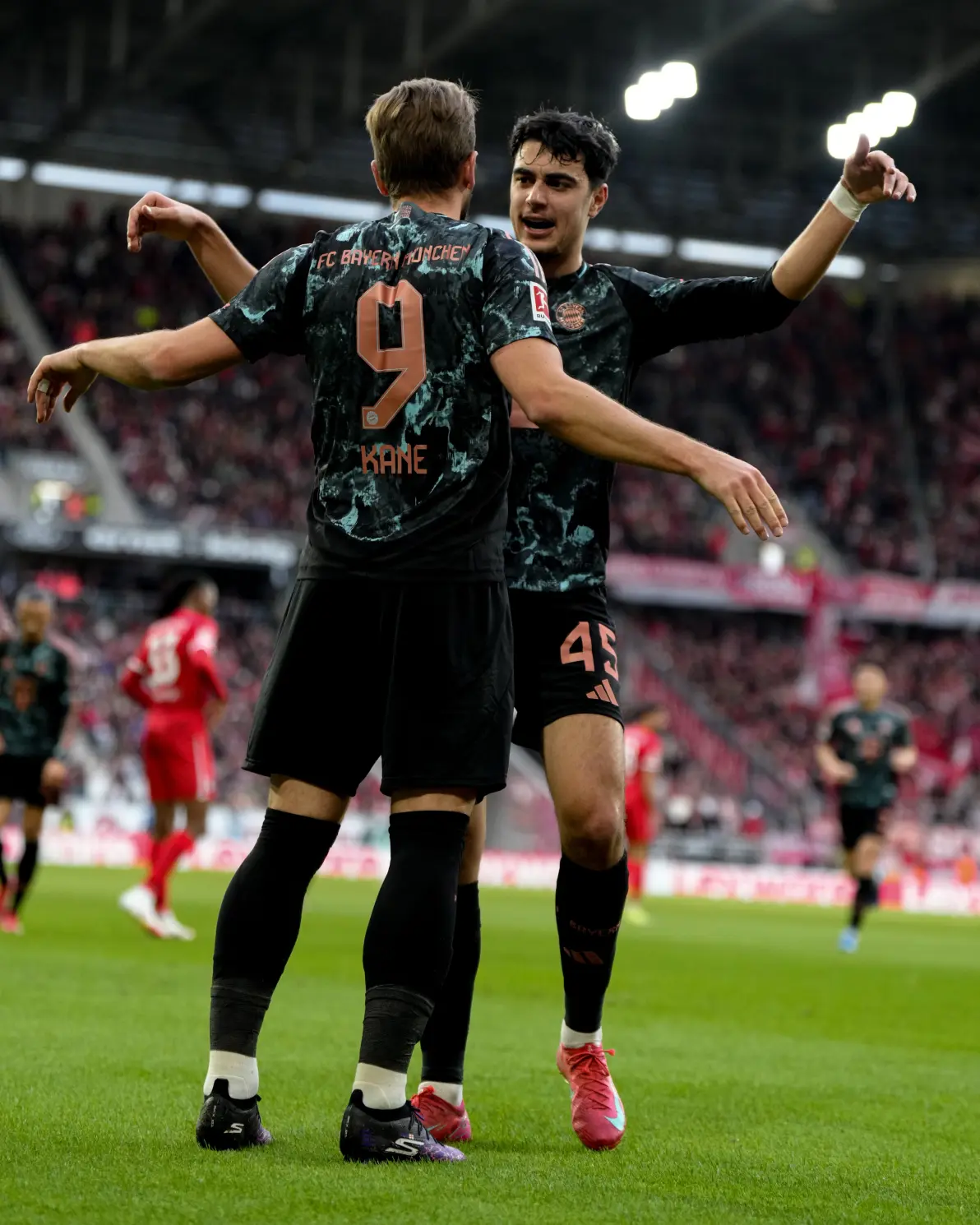 关于弗赖堡竭尽全力,最终逼平对手的信息 关于弗赖堡竭尽全力,最终逼平对手的信息