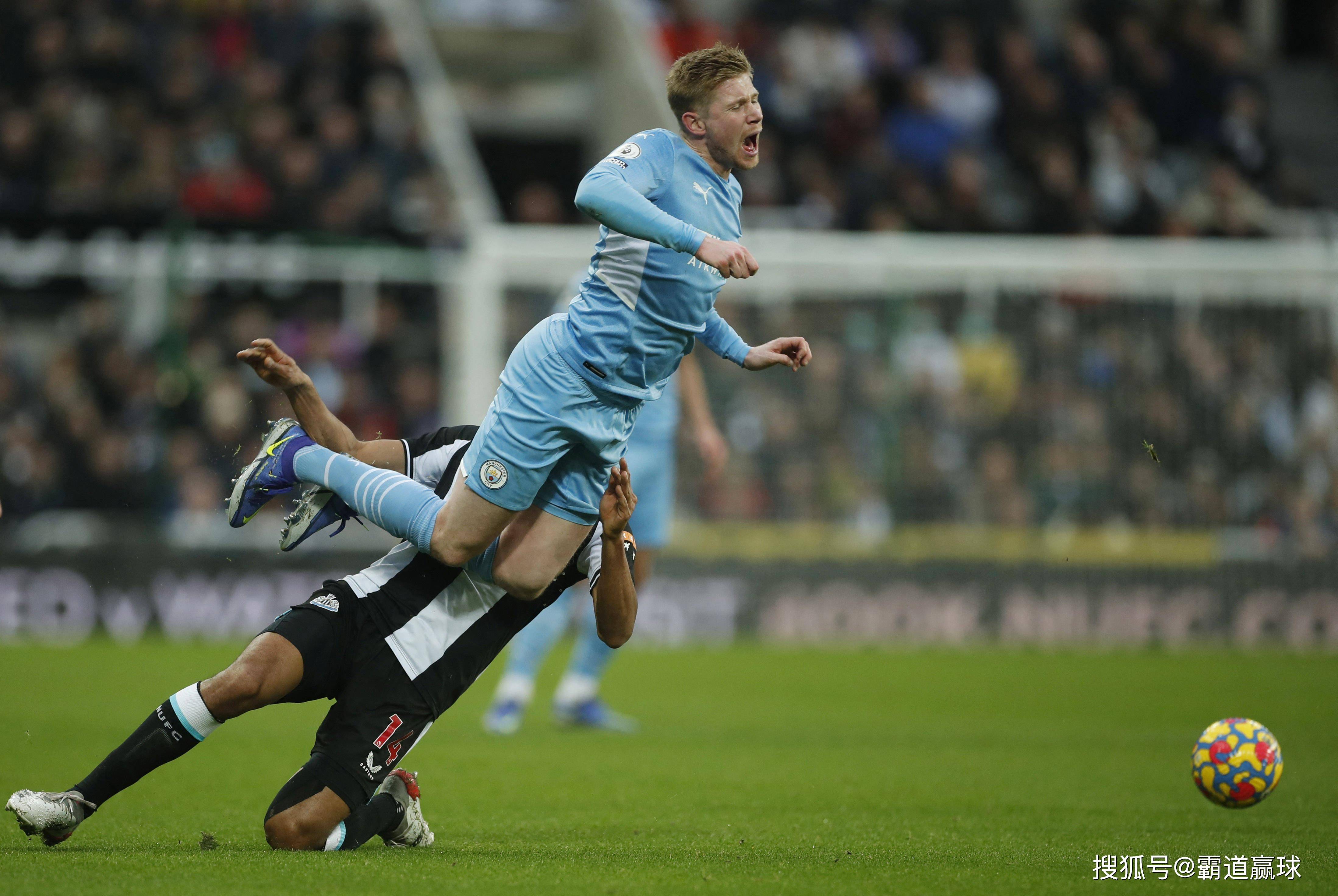 曼城横扫塞维利亚，苏亚雷斯带队取胜