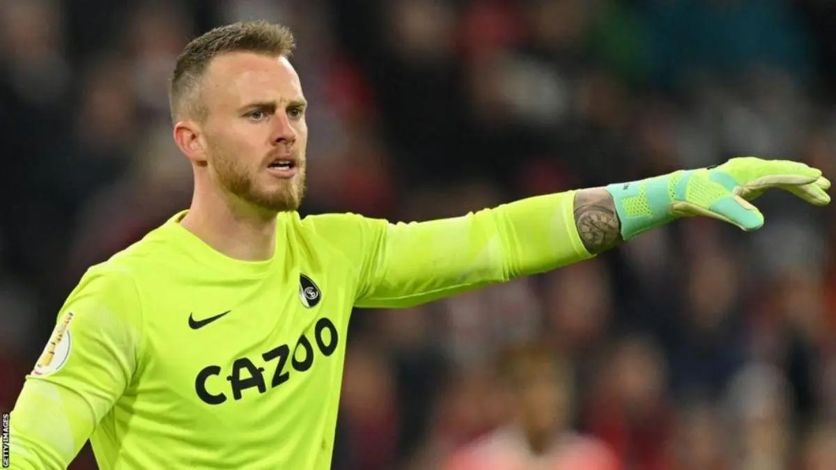 弗赖堡队门将表现出色,成为球队稳定后防 弗赖堡队门将表现出色,成为球队稳定后防