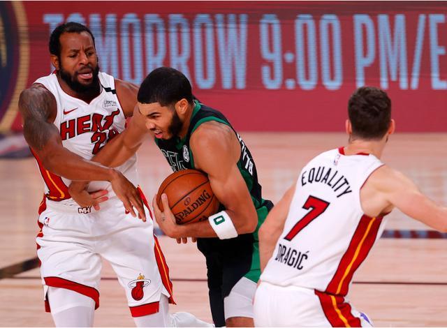 开云体育APP下载-天津队鏖战爵士,塔图姆扛起全队