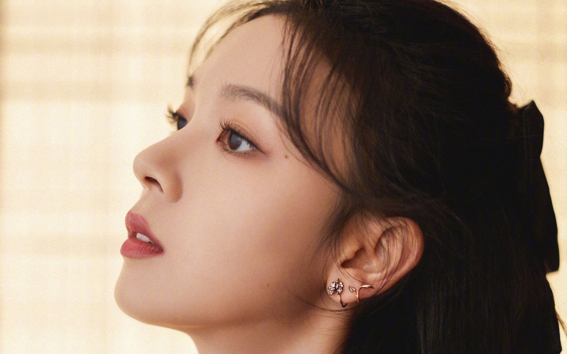 开云官网-看台与赛场，当皮克的目光，遇见中国掀翻乌拉圭的那个下午