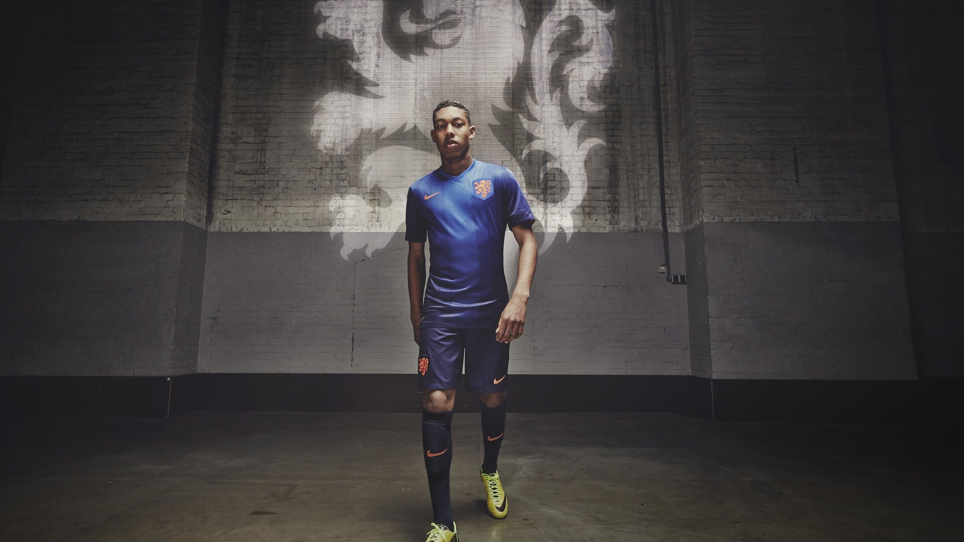 开云体育平台APP-横跨大洋的双重奏，团队洪流与孤星闪耀的篮球之夜