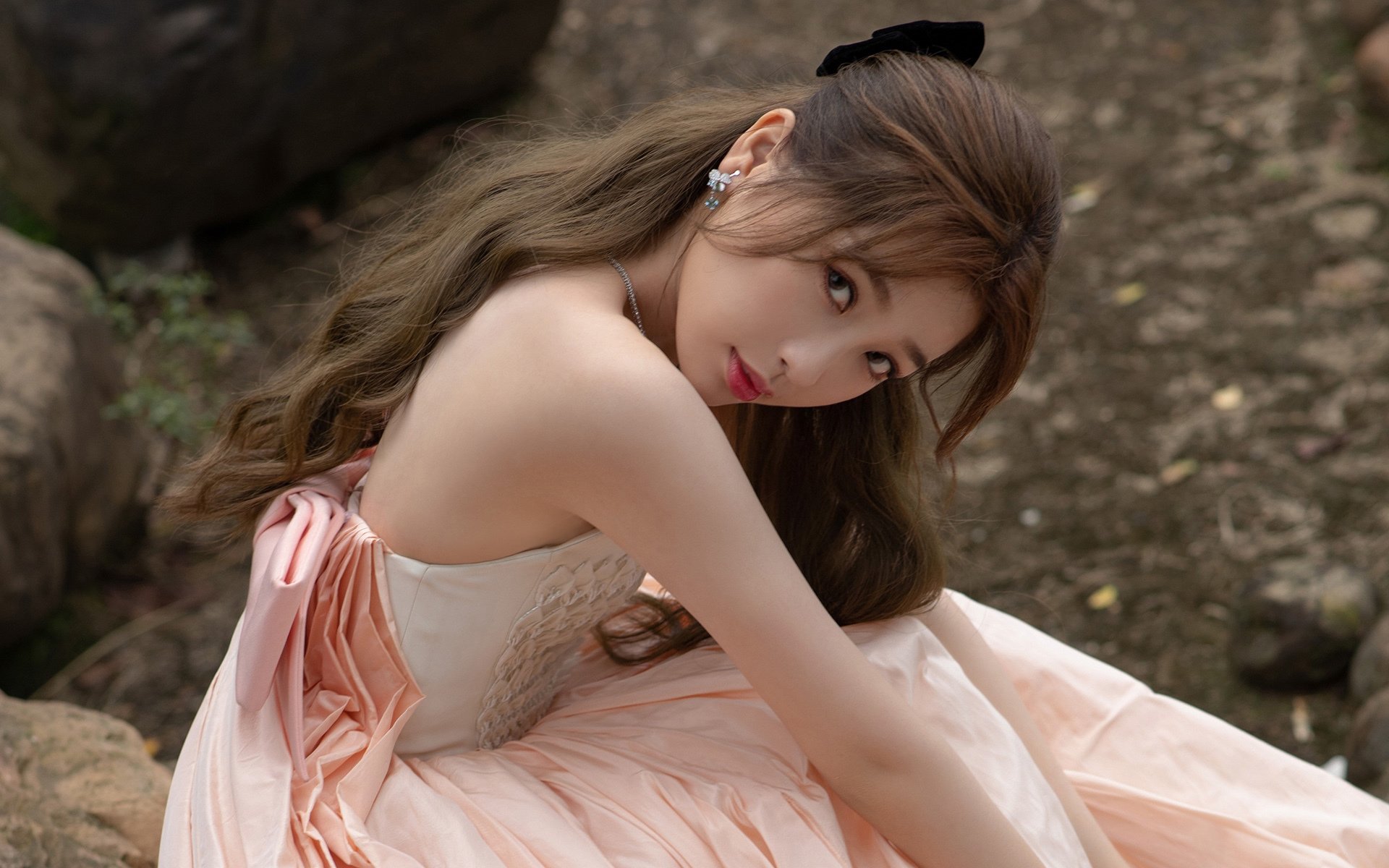 开云下载-火线救赎!德里赫特在狂轰滥炸中筑起南长城,拜仁就此转运?